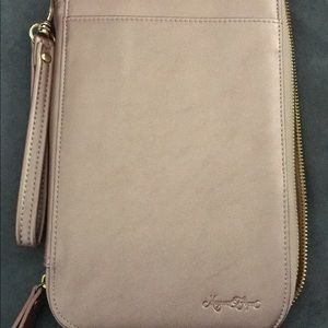 House of Flynn travelers wallet